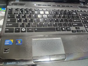 Laptop Toshiba Satellite A500 4GB Intel Core i3 HDD 500GB