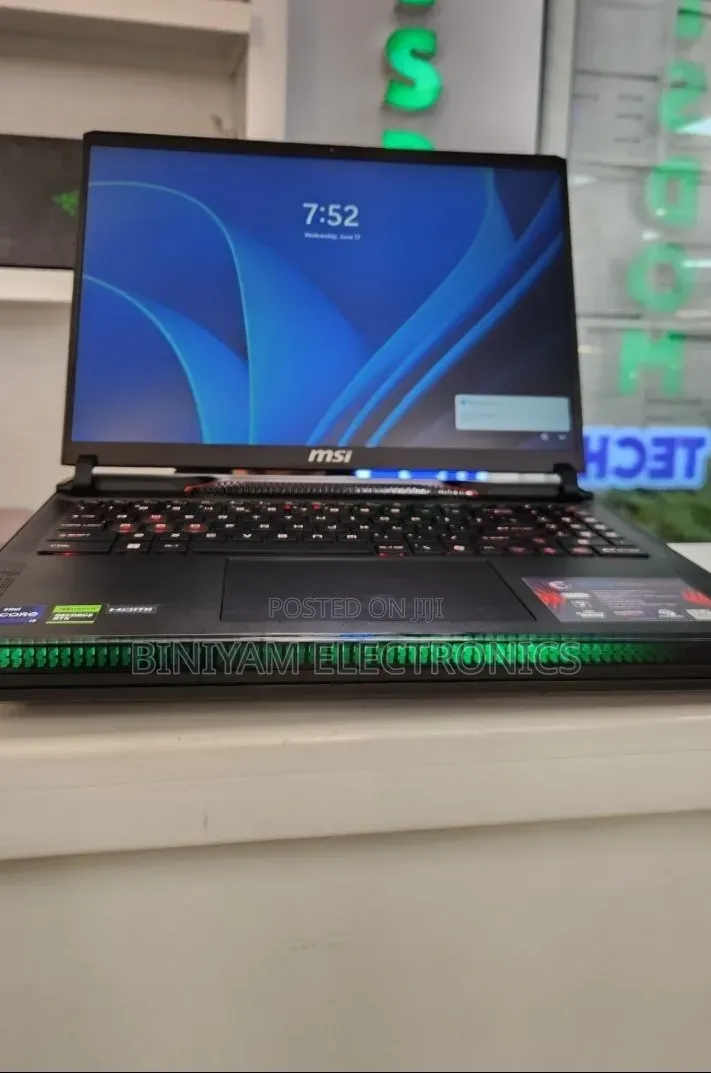 New Laptop MSI Raider GE68HX 13VI-202US 16GB Intel Core i9 SSD 1T