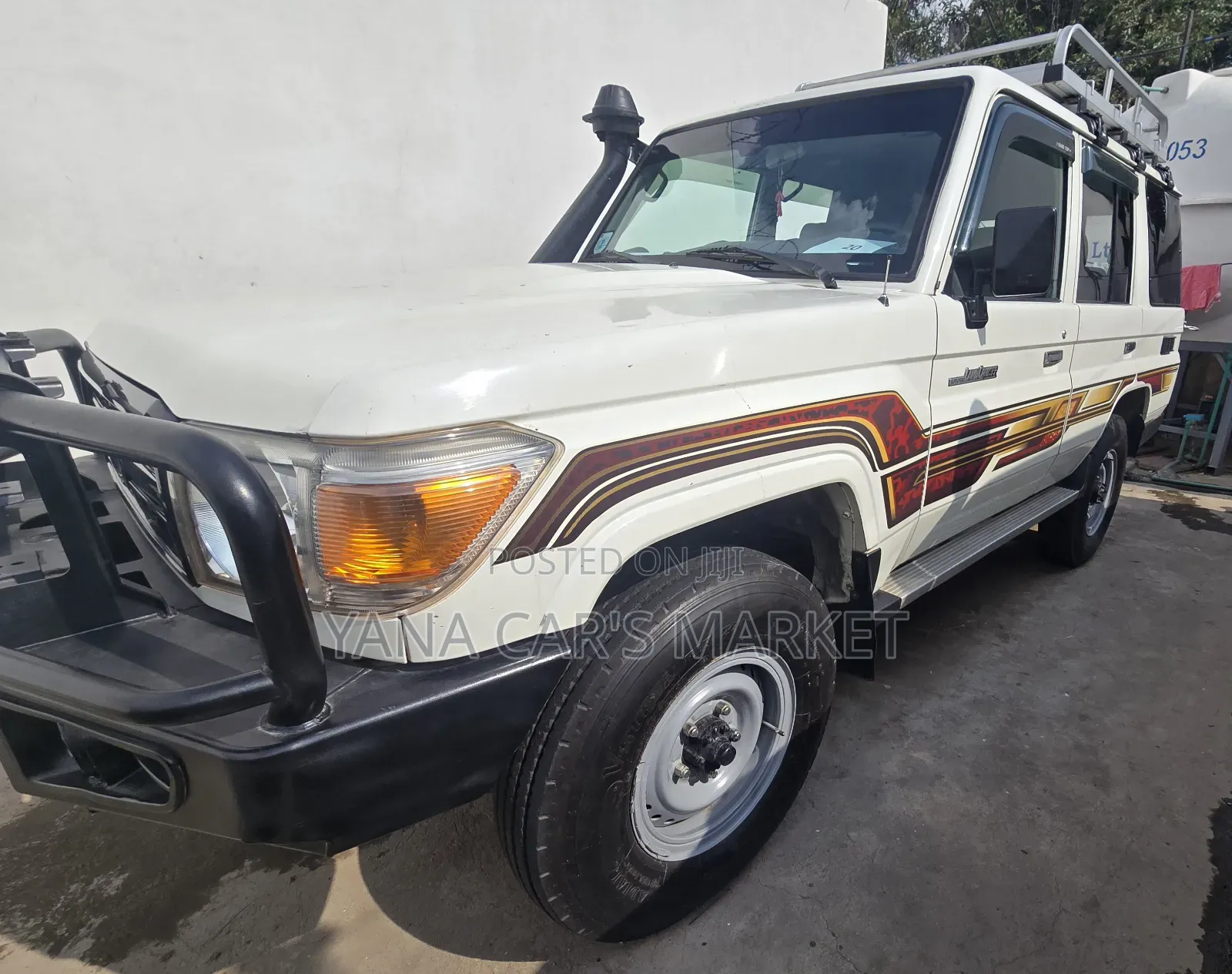 Toyota Land Cruiser 2017 White