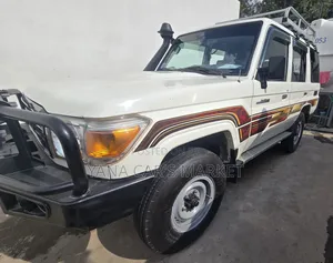Toyota Land Cruiser 2017 White