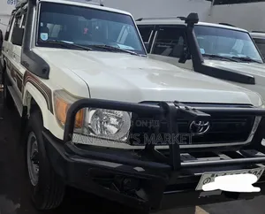 Toyota Land Cruiser 2017 White