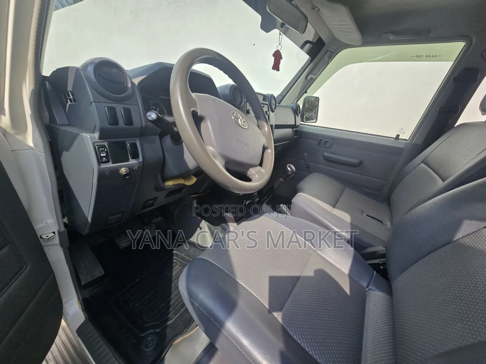 Toyota Land Cruiser 2017 White