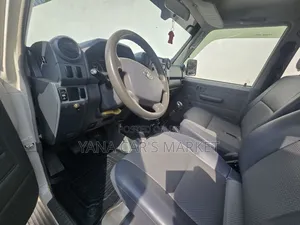 Toyota Land Cruiser 2017 White