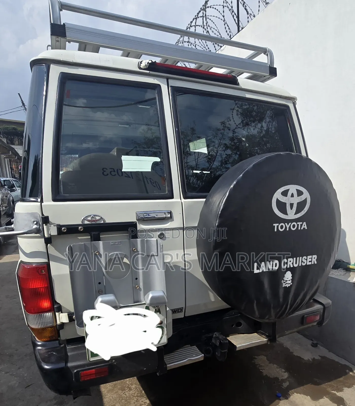 Toyota Land Cruiser 2017 White