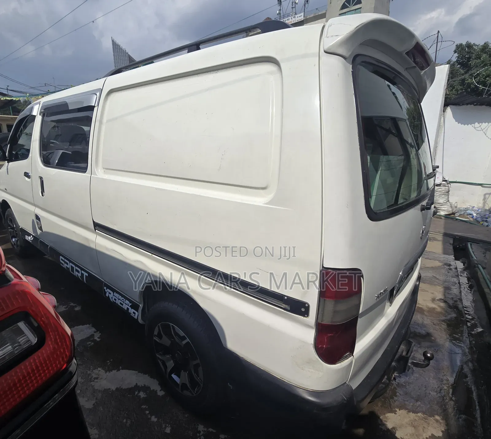 Toyota HiAce 2011