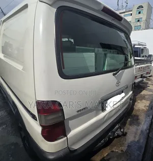 Toyota HiAce 2011