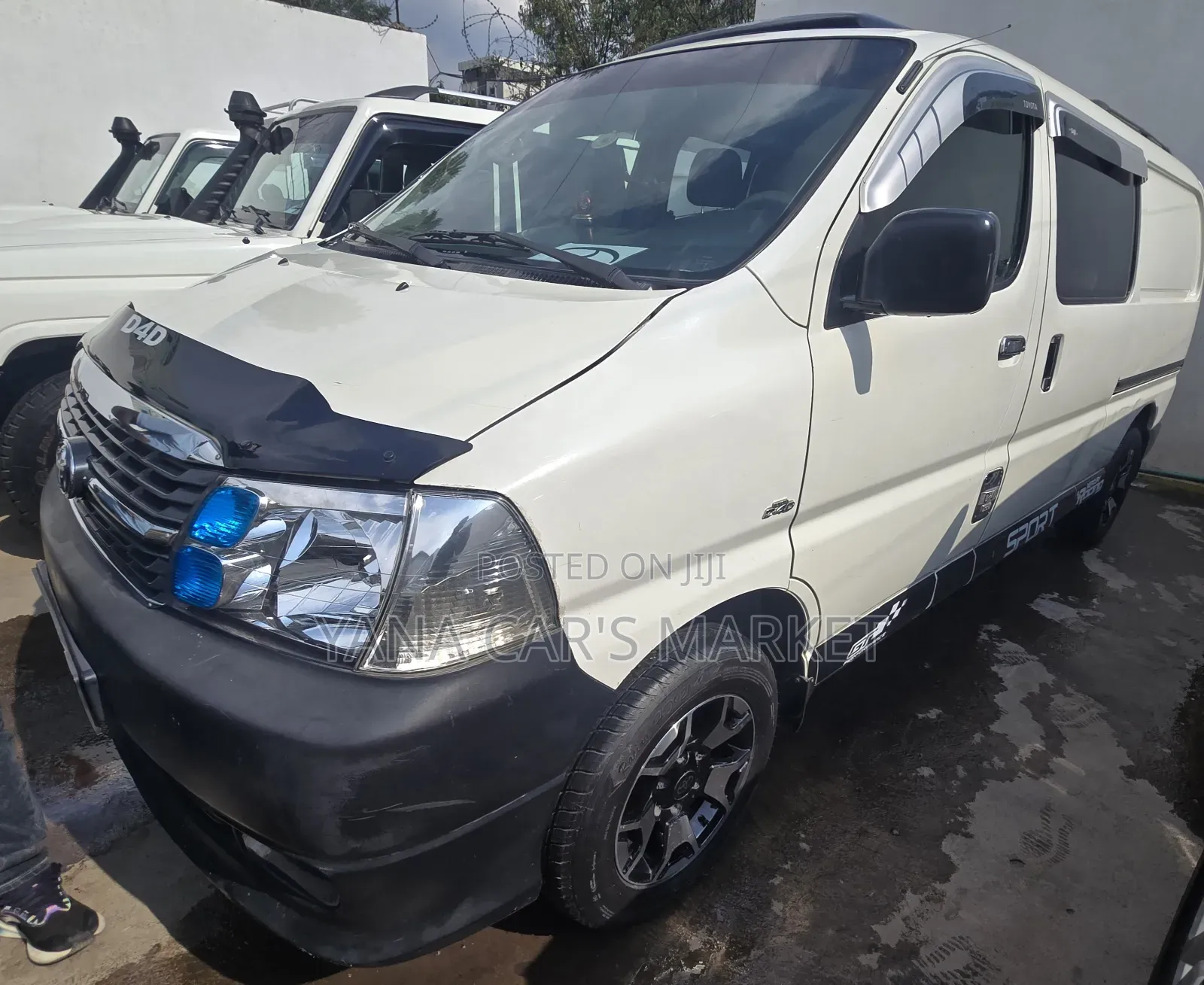 Toyota HiAce 2011