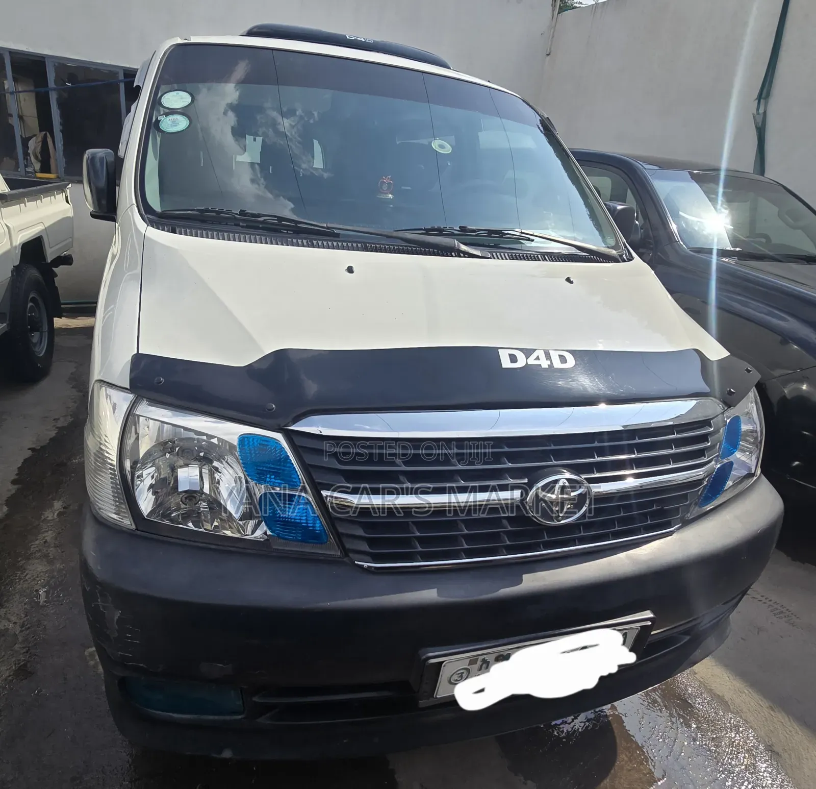 Toyota HiAce 2011