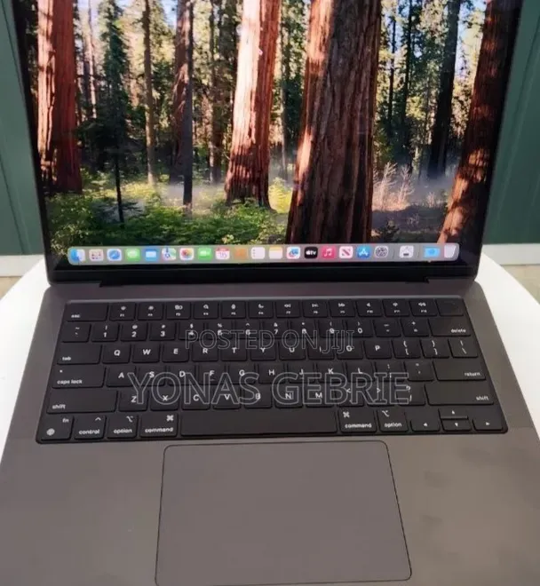 New Laptop Apple MacBook 18GB Apple M3 Pro SSD 512GB