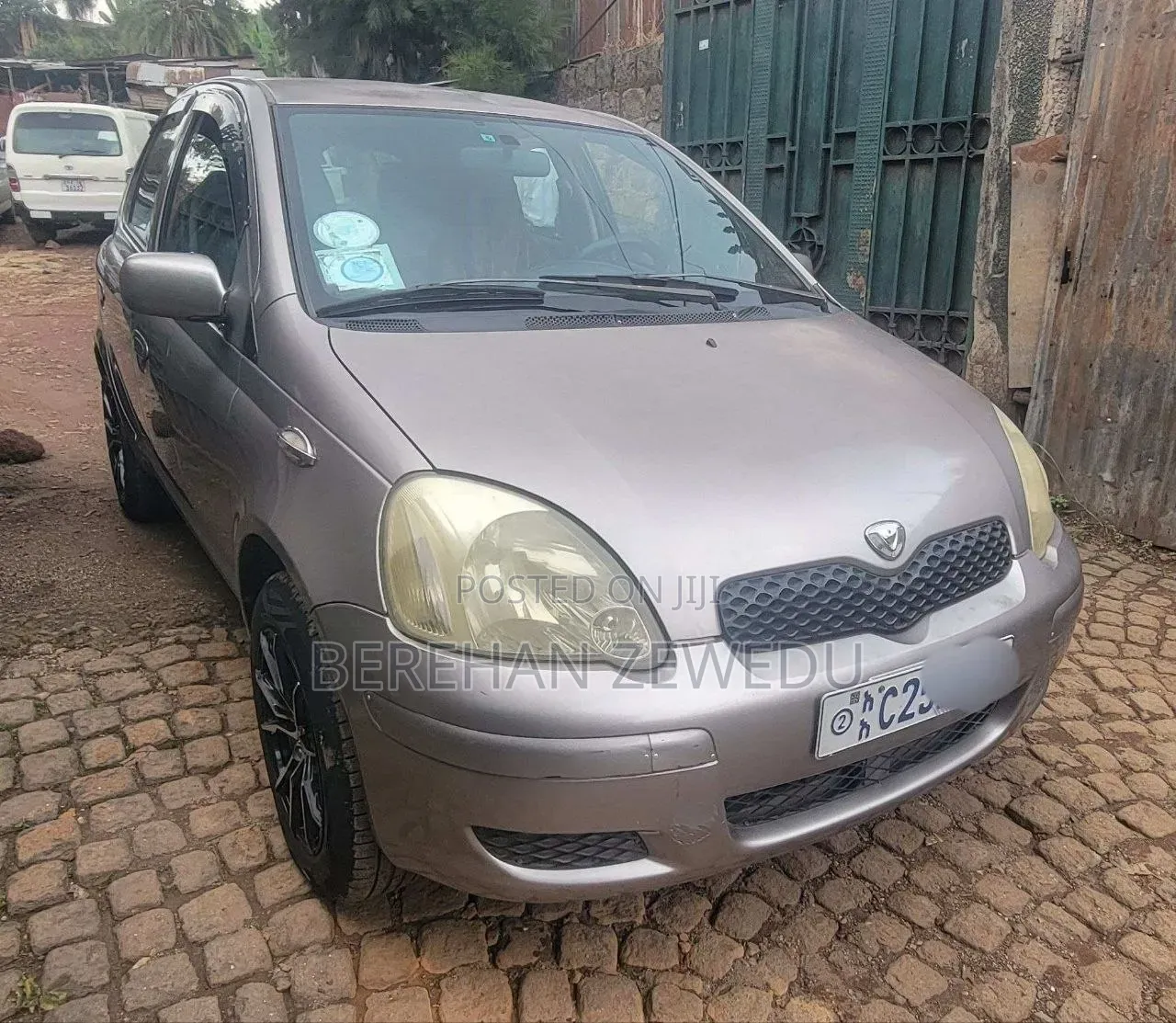Toyota Vitz 2004 Gray