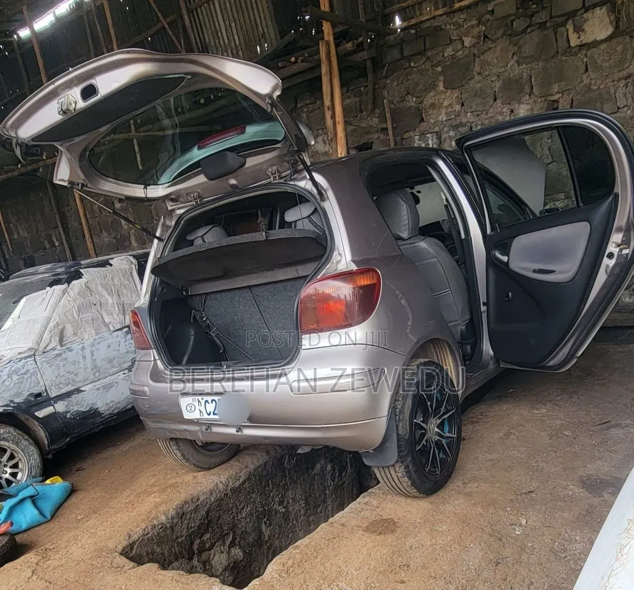 Toyota Vitz 2004 Gray