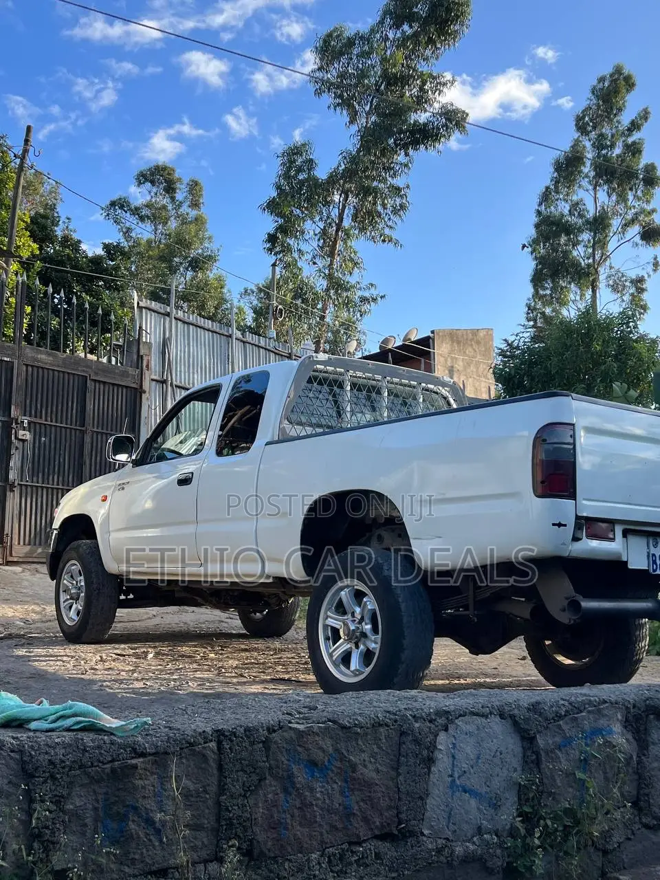 Toyota Hilux 2004 White