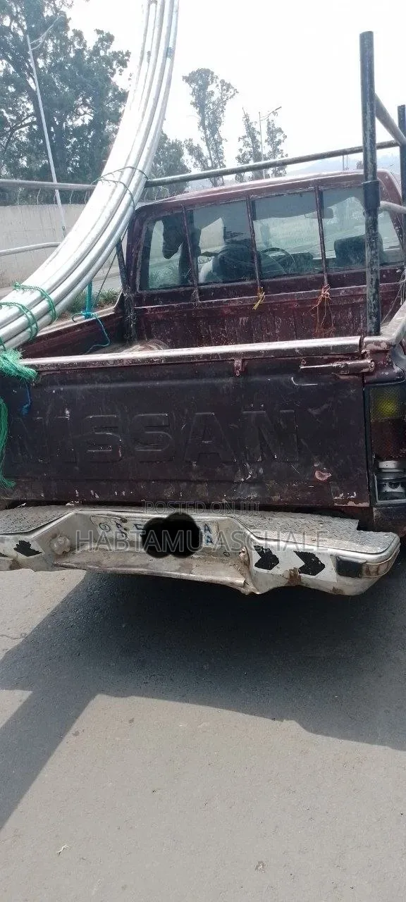 Nissan Maxima 1987 Red