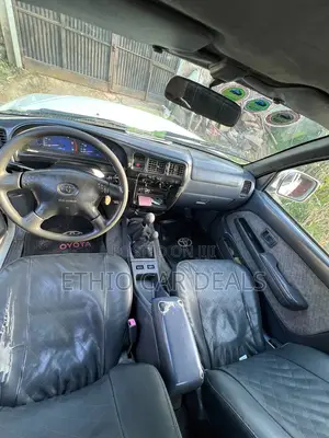 Toyota Hilux 2004 White