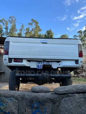 Toyota Hilux 2004 White
