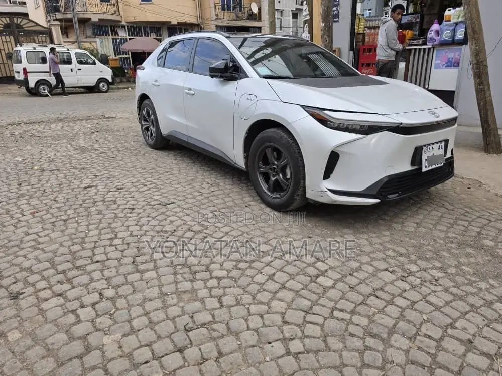 Toyota bZ4X 2024 White