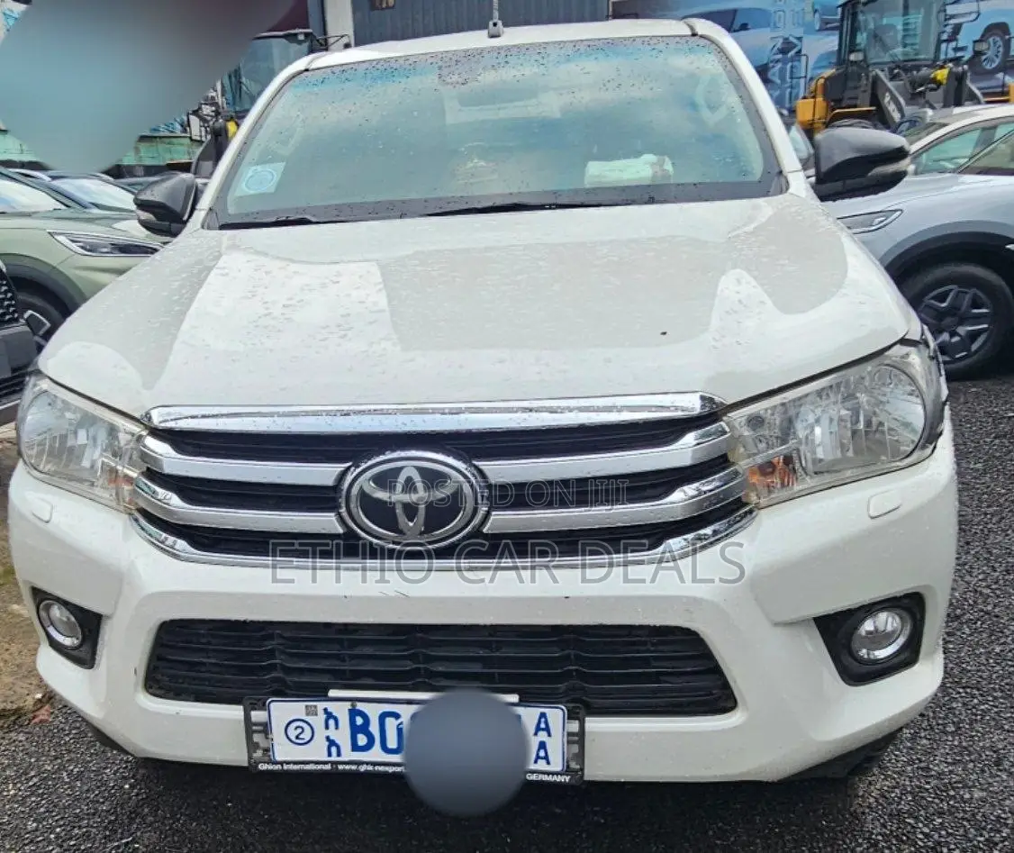 Toyota Hilux 2017 White