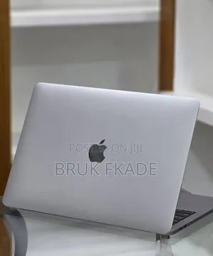 New Laptop Apple MacBook Pro 2019 16GB Intel Core i7 SSD 256GB
