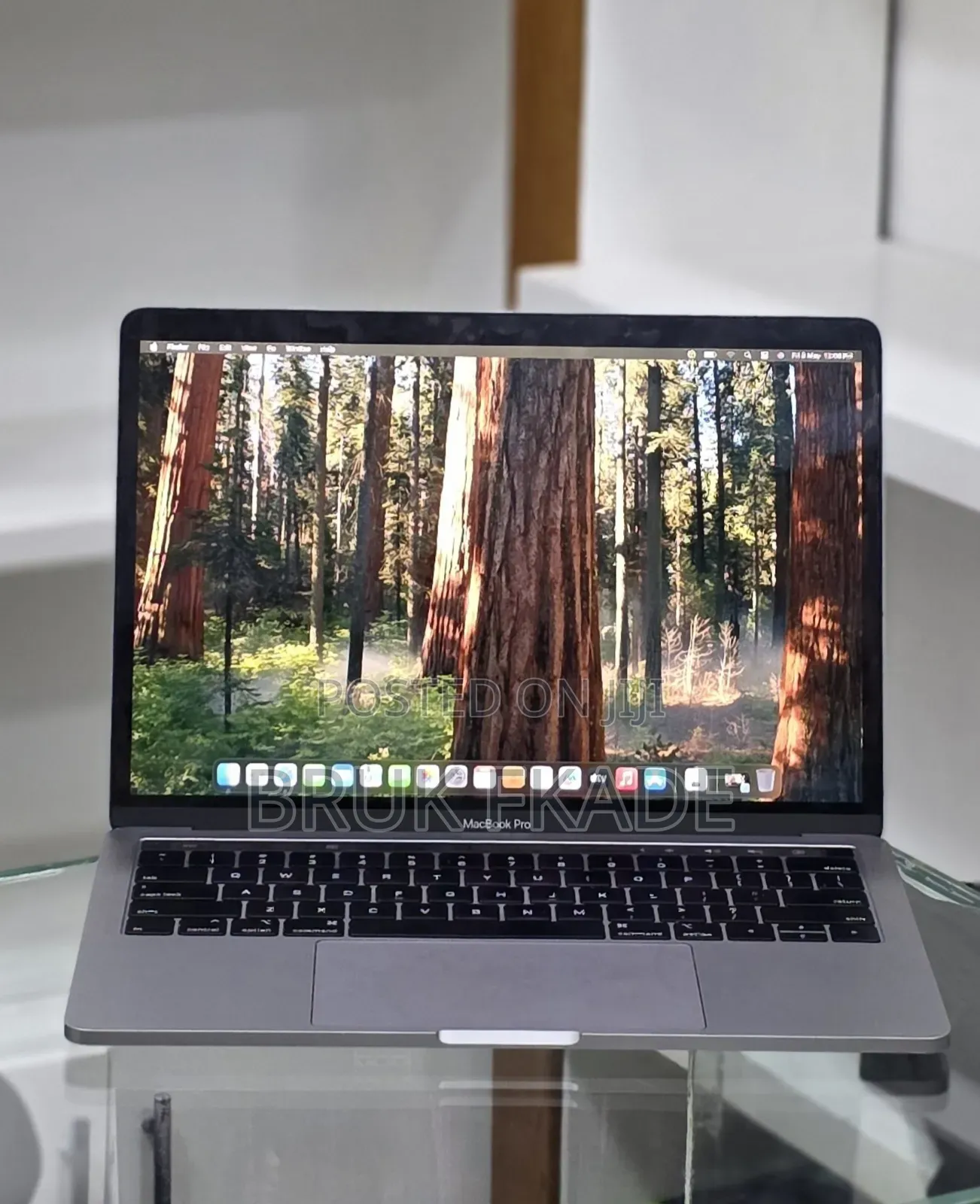 New Laptop Apple MacBook Pro 2019 16GB Intel Core i7 SSD 256GB