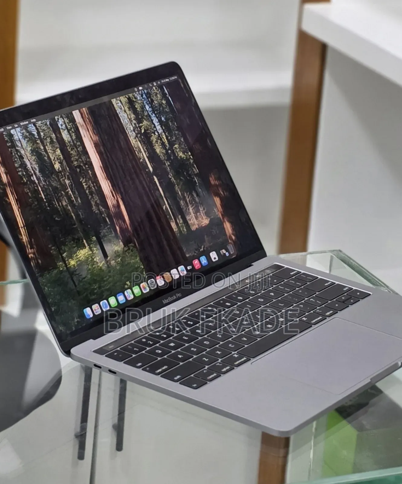 New Laptop Apple MacBook Pro 2019 16GB Intel Core i7 SSD 256GB