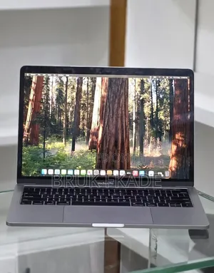New Laptop Apple MacBook Pro 2019 16GB Intel Core i7 SSD 256GB