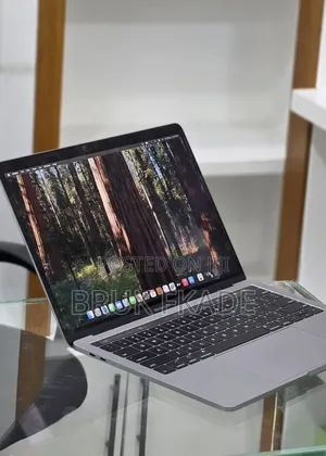 New Laptop Apple MacBook Pro 2019 16GB Intel Core i7 SSD 256GB