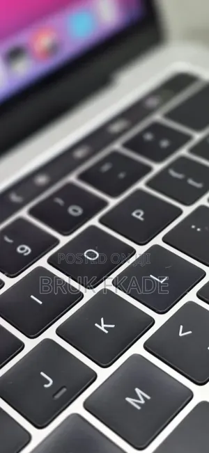 New Laptop Apple MacBook Pro 2019 16GB Intel Core i7 SSD 256GB