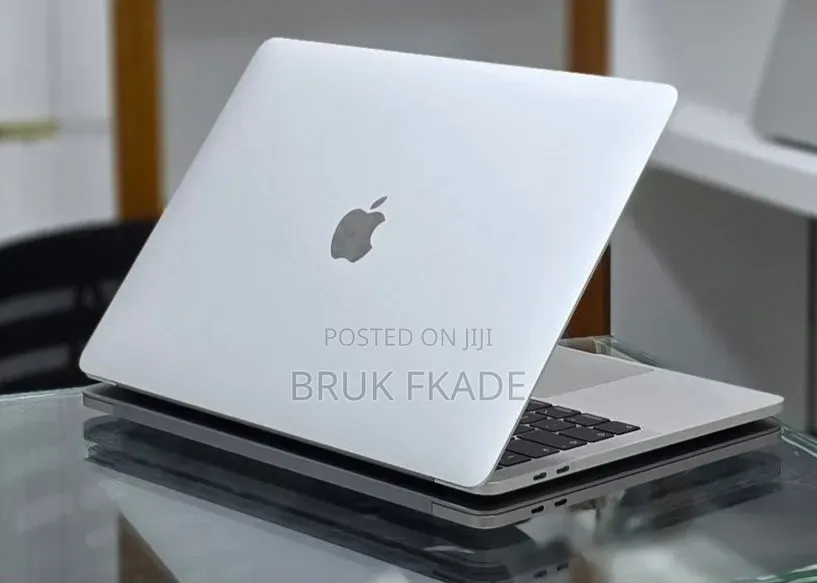 New Laptop Apple MacBook Pro 2019 16GB Intel Core i7 SSD 256GB
