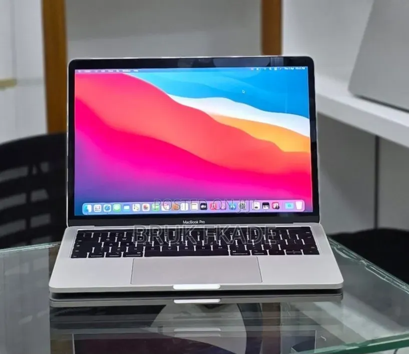 New Laptop Apple MacBook Pro 2019 16GB Intel Core i7 SSD 256GB