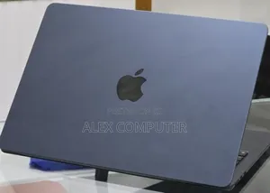 New Laptop Apple MacBook Air 2022 M2 16GB Apple M2 SSD 512GB