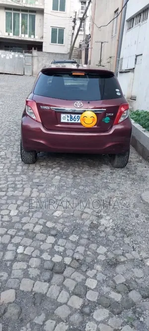 Toyota Yaris 2012 Burgundy