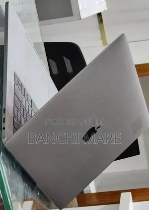 New Laptop Apple MacBook Pro 2017 16GB Intel Core i7 SSD 512GB