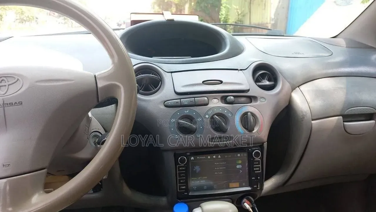 Toyota Platz 2001 Silver