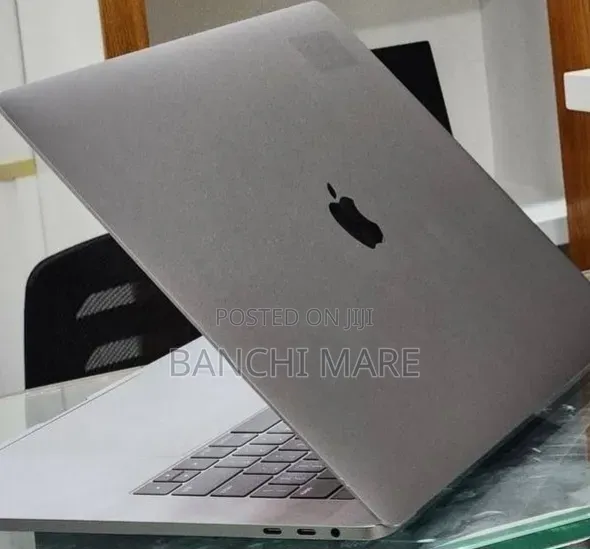 New Laptop Apple MacBook Pro 2017 16GB Intel Core i7 SSD 512GB