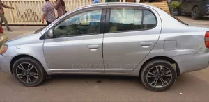 Toyota Platz 2001 Silver