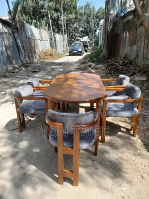 አሁንም ምቾት የሌለው የመመገቢያ ጠረጴዛ (Dining Table) እየተጠቀሙ ነው? ዛሬውኑ ያሻሽሉ!