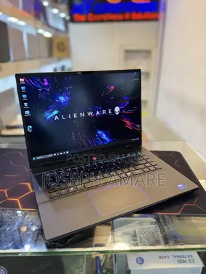 New Laptop Alienware M16 R2 64GB Intel Core Ultra 9 SSD 1T