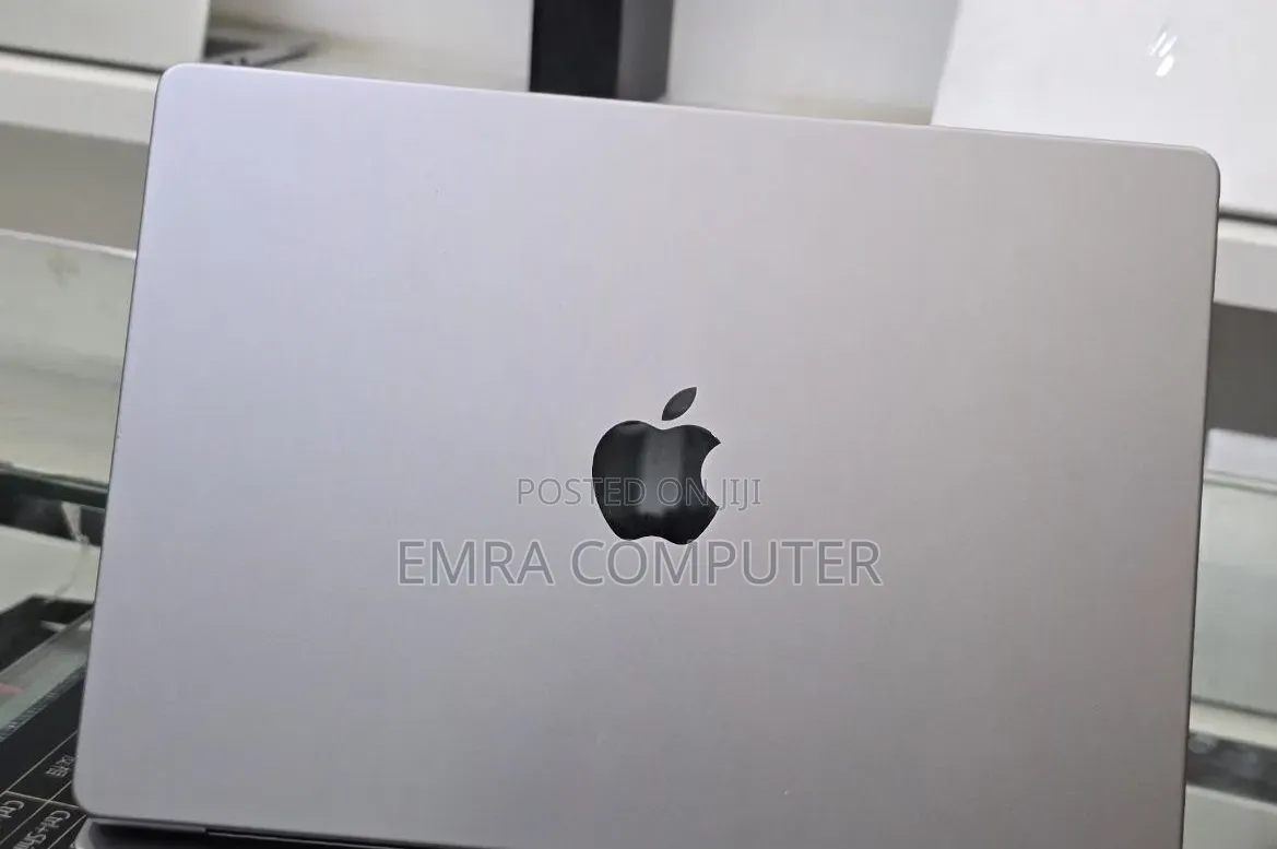 New Laptop Apple MacBook Pro 16GB Intel Core i7 SSD 512GB