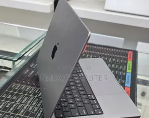 New Laptop Apple MacBook Pro 16GB Intel Core i7 SSD 512GB