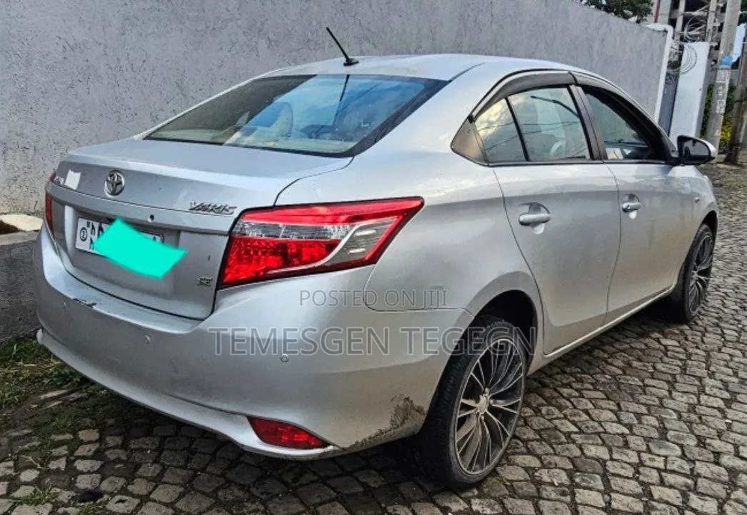 Toyota Yaris 2014 Silver