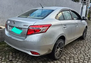 Toyota Yaris 2014 Silver