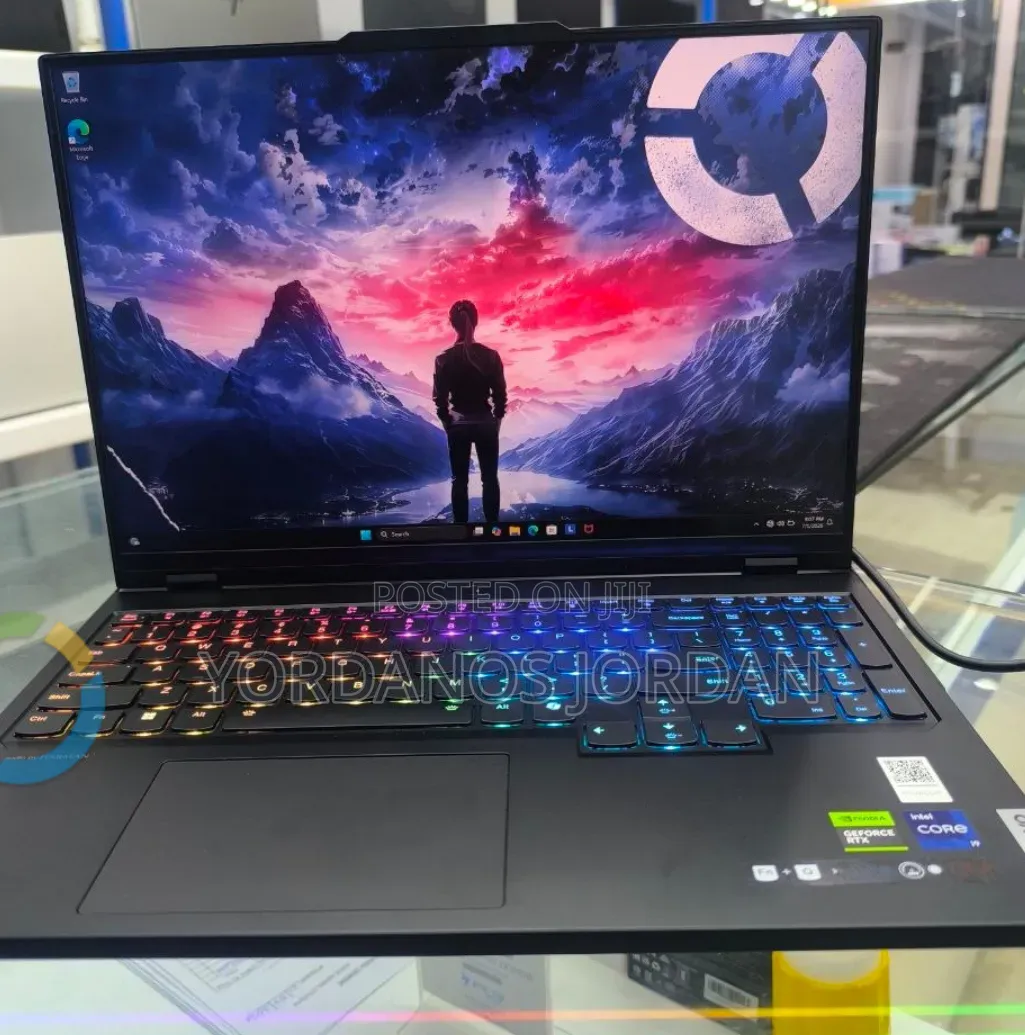 New Laptop Lenovo Legion Pro 7 32GB Intel Core i9 SSD 1T