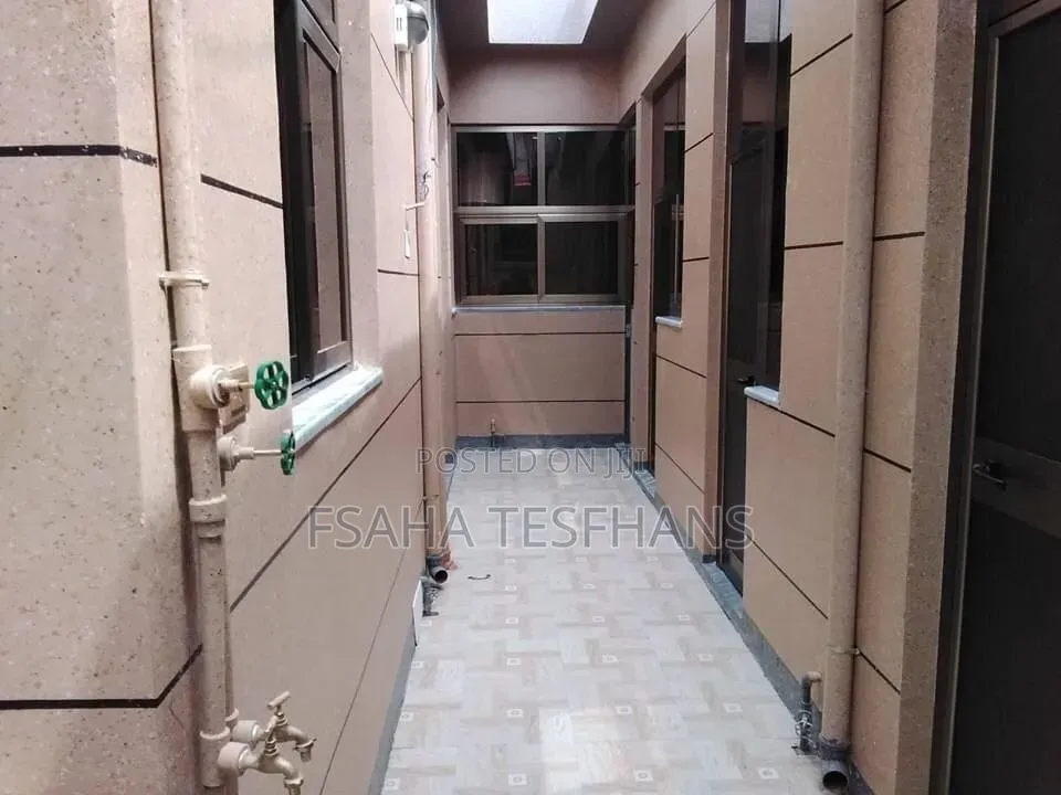 Furnished 5bdrm Villa in House, Bole for sale