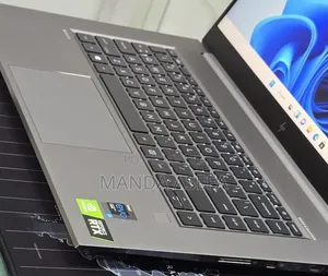 New Laptop HP ZBook Firefly G8 16GB Intel Core i7 SSD 512GB