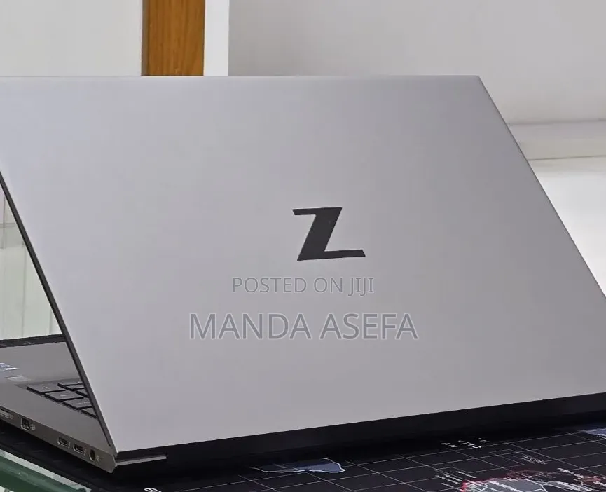 New Laptop HP ZBook Firefly G8 16GB Intel Core i7 SSD 512GB