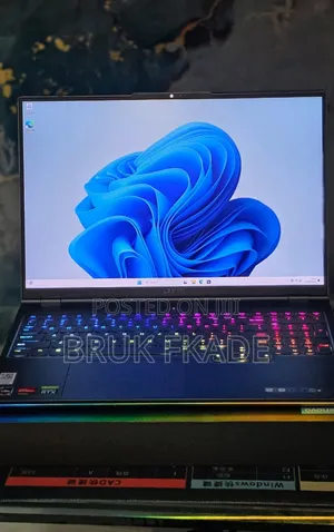New Laptop Lenovo Legion 9 32GB AMD Ryzen 9 SSD 1T