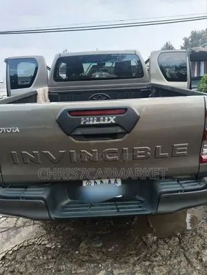 Toyota Hilux 2021 Gray