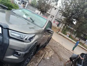 Toyota Hilux 2021 Gray