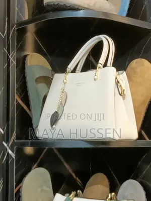 Handle Handbag – Classic Style Elegance