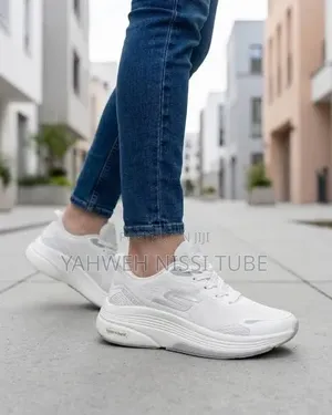 Skechers Max Cushioning Elite White "Hyper Burst"